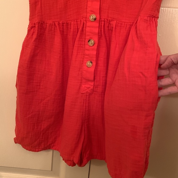 So cute And lightweight! Size S Romper with Pockets! Universal Thread - Picture 3 of 4